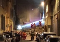 Глава МВД Франции Жеральд Дарманен сообщил, что под завалами обрушившегося и загоревшегося в Марселе дома могут находиться от 4 до 10 человек