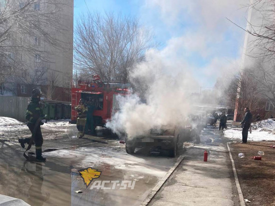 Автомобиль «Киа Соренто» сгорел в Октябрьском районе Новосибирска