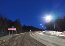 В Мурманской области ведется масштабная модернизация дорог. На автомобильной трассе Умба — Кандалакша установили опоры освещения.