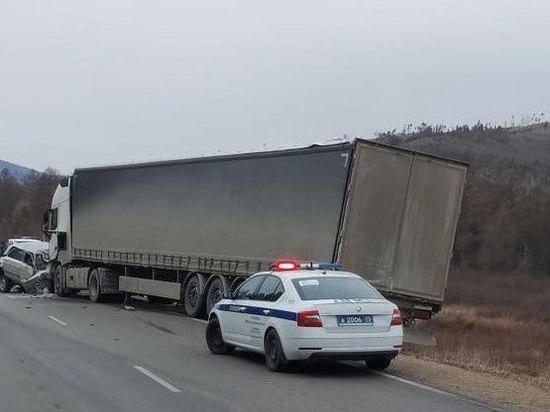 Водитель «Волги» погиб в ДТП с фурой на трассе в Забайкалье