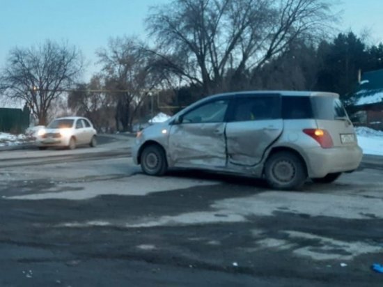 В Новосибирске объявили в розыск водителя серого универсала после ДТП