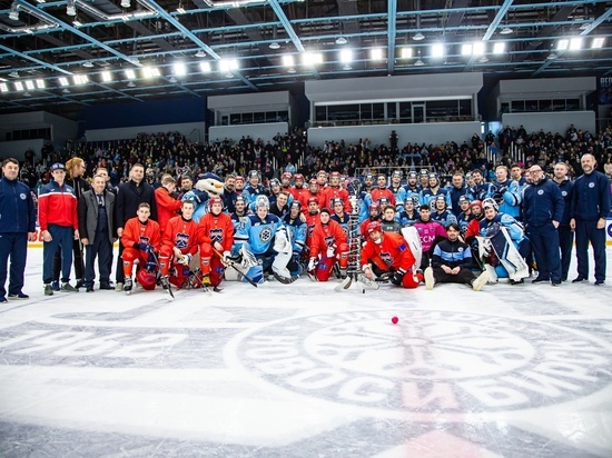 В Новосибирске ХК «Сибирь» сыграл в хоккей с мячом с «Сибсельмашем»