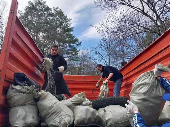 15 «КамАЗов» мусора вывезли из Кисловодска после первого субботника