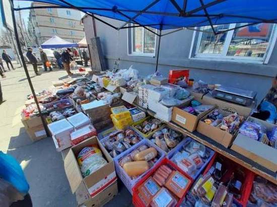 Стихийную торговую точку с просрочкой выявили в Хабаровске