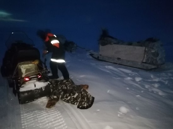 Ямальские спасатели помогли застрявшим в тундре посреди ночи оленеводам вернуться домой