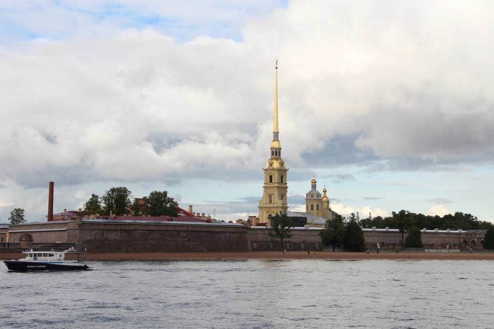 Петропавловская крепость с Невы