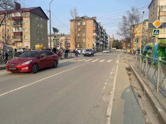 Водитель Hyundai Solaris сбил ребенка на пешеходном переходе в Южно-Сахалинске