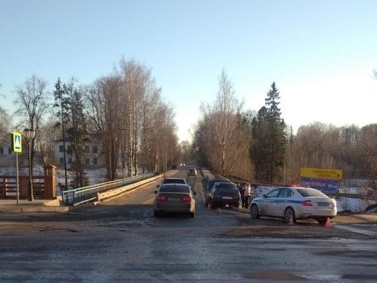 Молодая водительница ВАЗа и ее пассажир пострадали во время ДТП в Вытегре