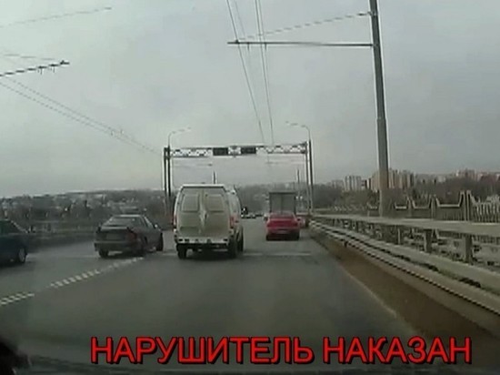 В Костроме ГИБДД рекомендует водителям соблюдать ПДД при движении по мосту