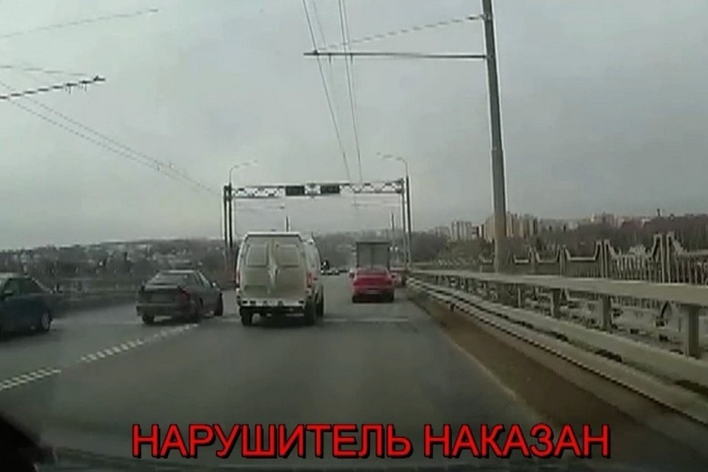 В Костроме ГИБДД рекомендует водителям соблюдать ПДД при движении по мосту