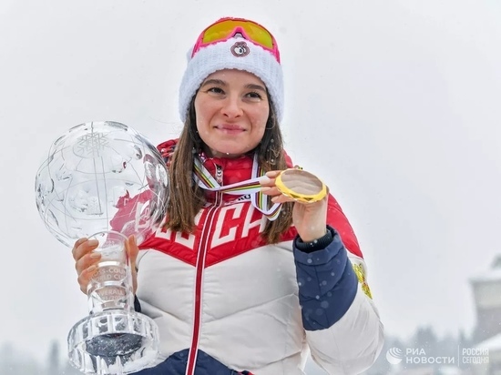 Тверской лыжнице Непряевой вручили большой Хрустальный глобус за победу в Кубке мира