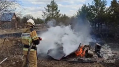 В Свердловской области горит дачный поселок: видео с места