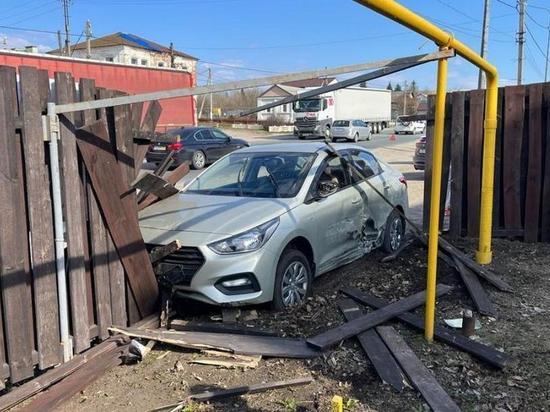В Путятине Рязанской области водитель Hyundai врезался в забор кафе