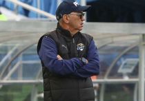 Футбольный клуб "Сочи" объявил на своем сайте, что Курбан Бердыев уволен с поста главного тренера
