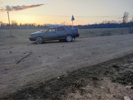 В Велижском районе Смоленской области «Лада» перевернулась на проезжей части