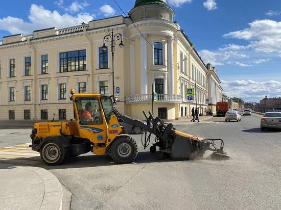 В генеральную уборку на Петербург вылили 13 тысяч литров шампуня
