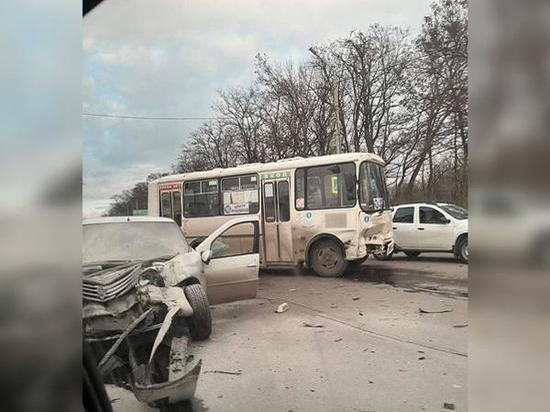 В Шахтах в ДТП с пассажирским автобусом пострадал один человек