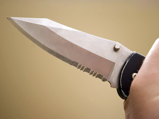 В Северодвинске работник требовал зарплату, урожая ножом