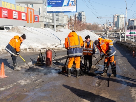 В Новосибирске отремонтировали 9,5 тысячи квадратных метров дорог в 2023 году