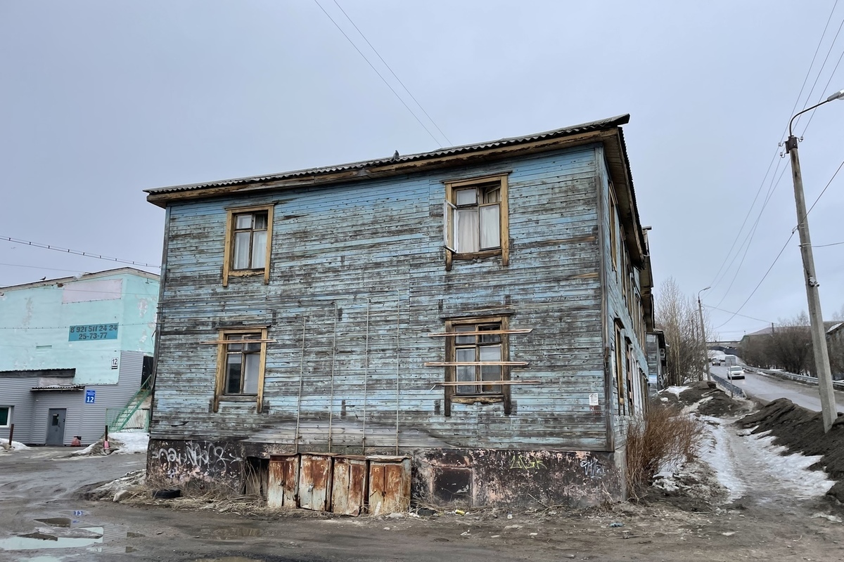 В Больничном городке по батареям жилых домов текут фекалии - МК Мурманск