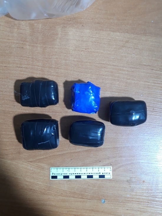 В Харпе поймали двоих парней с вшитым в одежду гашишем