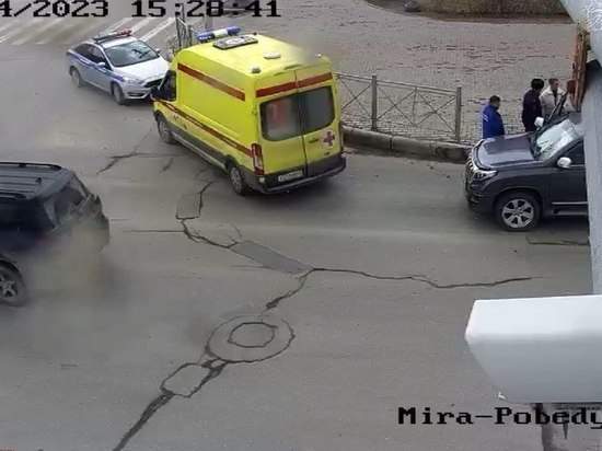 Автобус для перевозки маломобильных попал в ДТП в Южно-Сахалинске