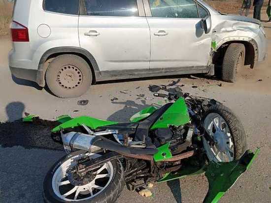 В Грязи столкнулись легковушка и мотоцикл: есть пострадавший