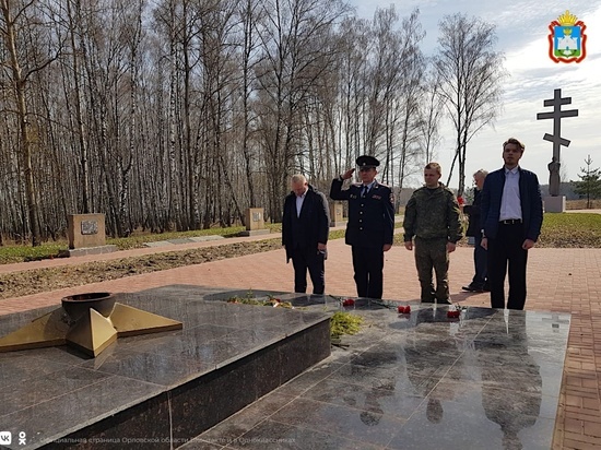 В Болховском районе Орла возложили цветы к памятному знаку Юрия Кондратюка