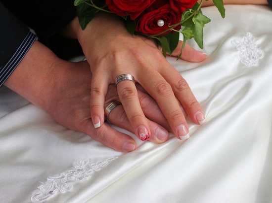 В октябре 2022 года связать себя узами брака решили 608 новгородских пар