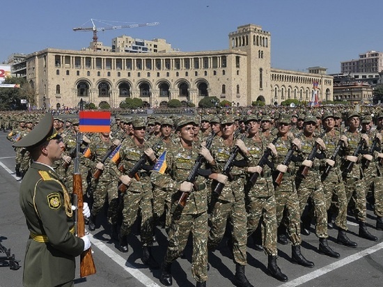 Президент Армении Хачатурян отправил в отставку командующего погранвойсками страны Маралчяна