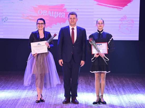 100 одаренных школьников получили стипендии мэра Белгорода