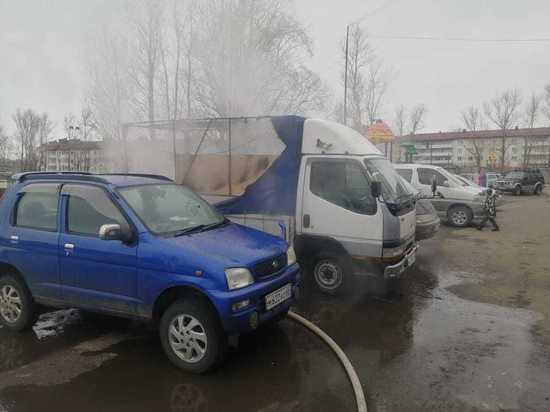 Пожарные потушили горящий грузовик в Александровске-Сахалинском