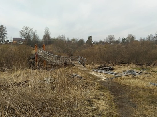 В Тверской области восстанавливают деревянный подвесной мост