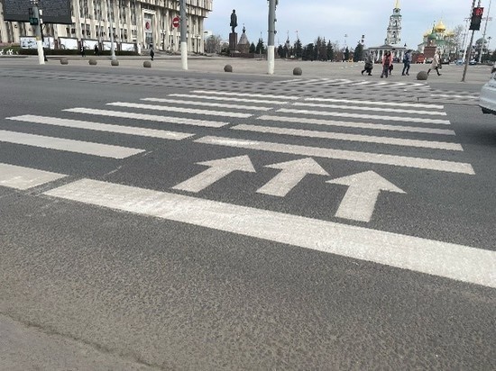 В Туле наносят новую разметку на пешеходных переходах