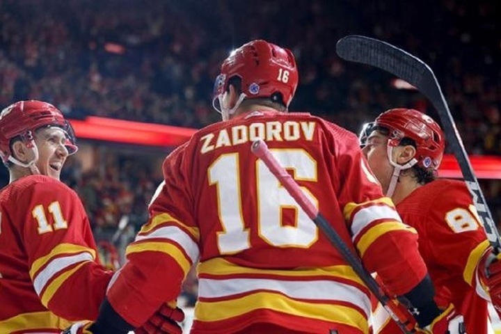 Никита Задоров стал первым российским игроком обороны, трижды поразившим ворота соперника в одном матче НХЛ