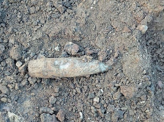 На участке частного дома в Волхове нашли неразорвавшийся снаряд времен ВОВ