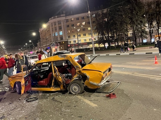 Три человека пострадали в ДТП с маршруткой на площади Ленина в Рязани