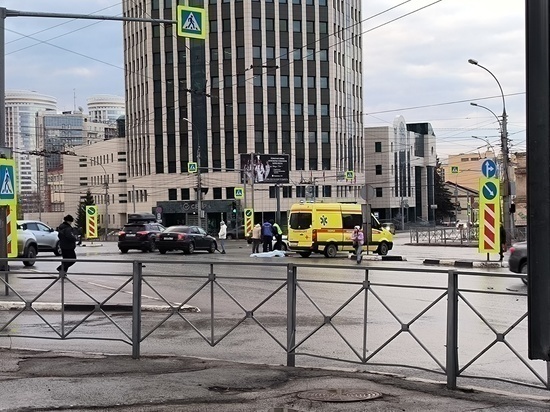 В Новосибирске момент смертельного ДТП попал на видео