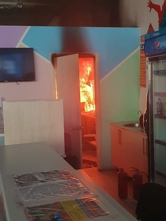 В Магнитогорске из торгового центра из-за пожара эвакуированы 50 человек