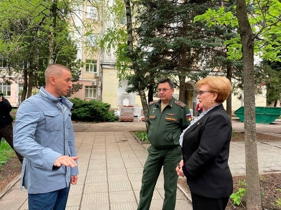 Депутаты Гордумы передали в военный госпиталь Краснодара пасхальные куличи