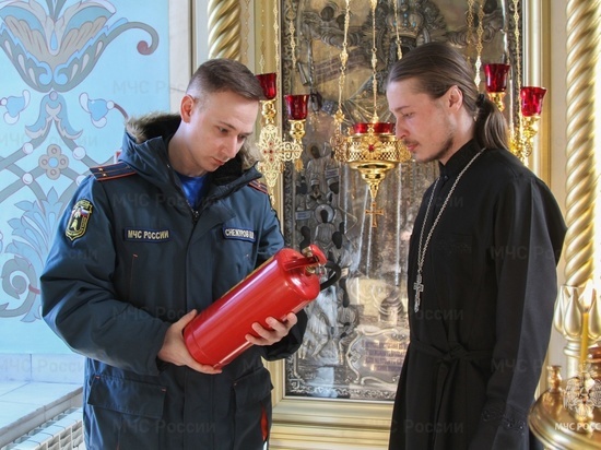 В храмах Архангельска ищут огнетушители