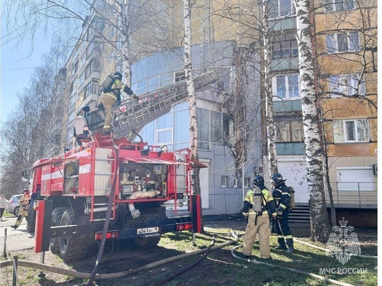 В глазной поликлинике на ул. Петрова возник пожар