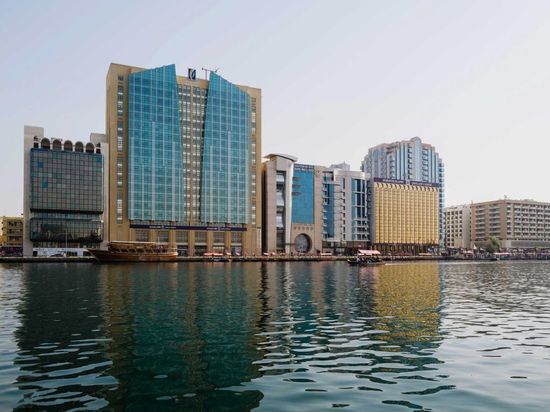 Банк Emirates NBD начал переводить активы россиян на отдельные счета с ограничениями