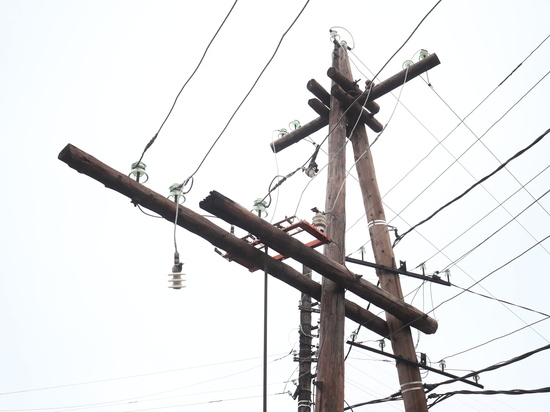 В Астрахани и области устраняют нарушения на электросетях после шторма