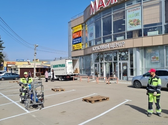 Пензенские торговые центры навели чистоту около своих зданий