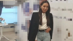 Алсу в модных джинсах приехала на косметологическую выставку: видео