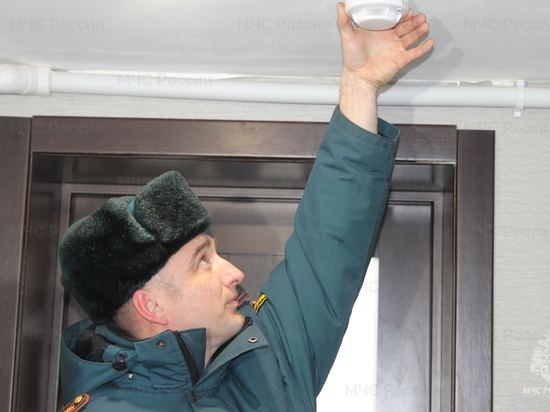 В домах жителей Курской области установили почти 17 тысяч пожарных извещателей