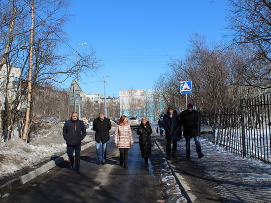 Общественники проверили отремонтированные в 2022 году в Мурманске дороги