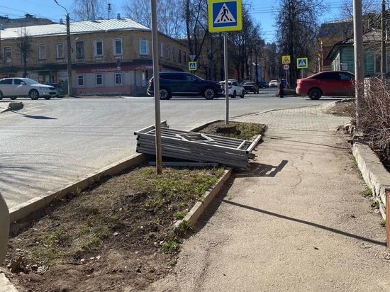 В Кирове демонтируют пешеходные ограждения там, где их установка необязательна