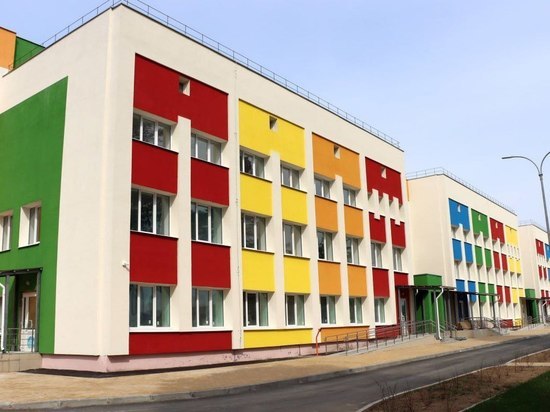 Брянский губернатор посетил детский сад в Жуковке